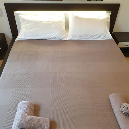 Your Lovely Home, Porta Venezia-1 Queen Bed, 3 Single Beds, 1 Sofa Bed- Milano Eksteriør billede