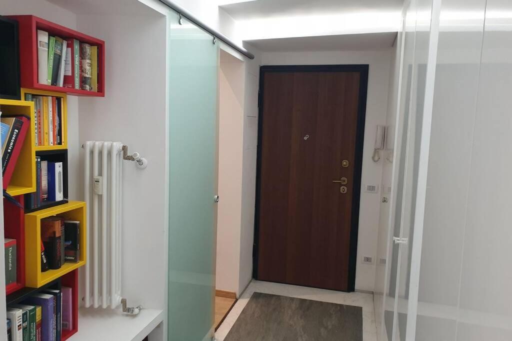 Your Lovely Home, Porta Venezia-1 Queen Bed, 3 Single Beds, 1 Sofa Bed- Milano Eksteriør billede