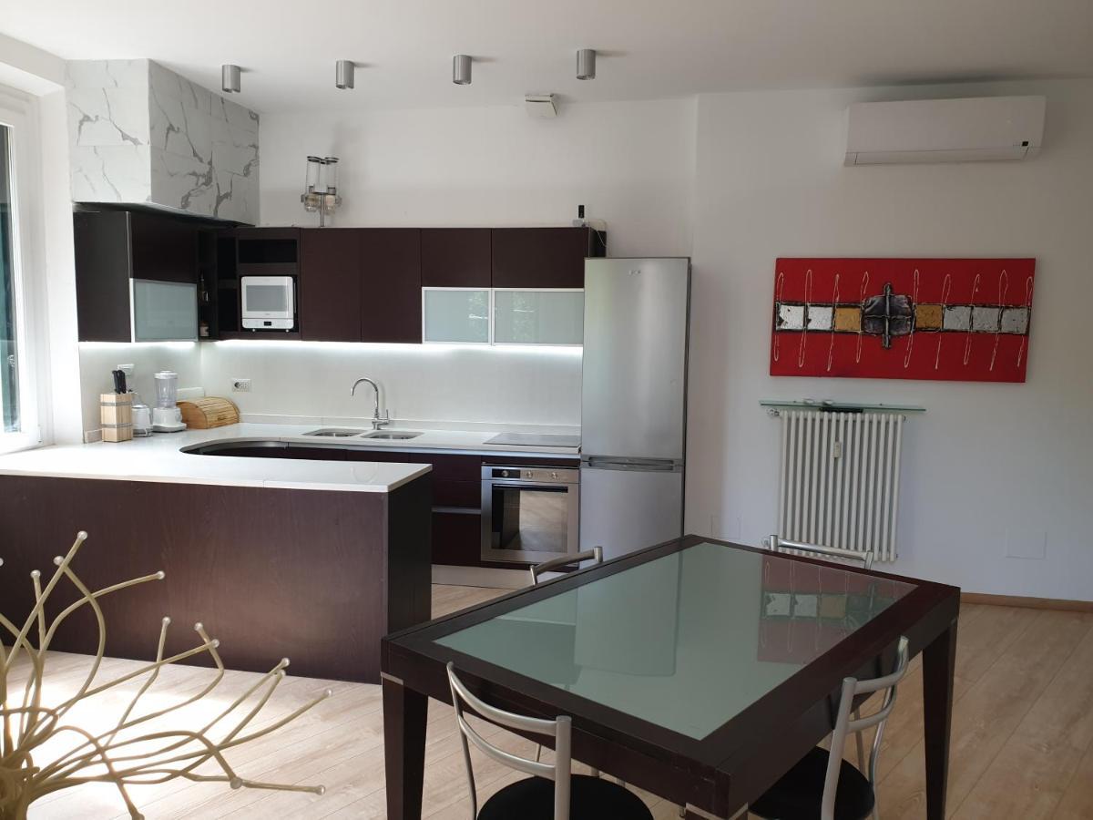Your Lovely Home, Porta Venezia-1 Queen Bed, 3 Single Beds, 1 Sofa Bed- Milano Eksteriør billede