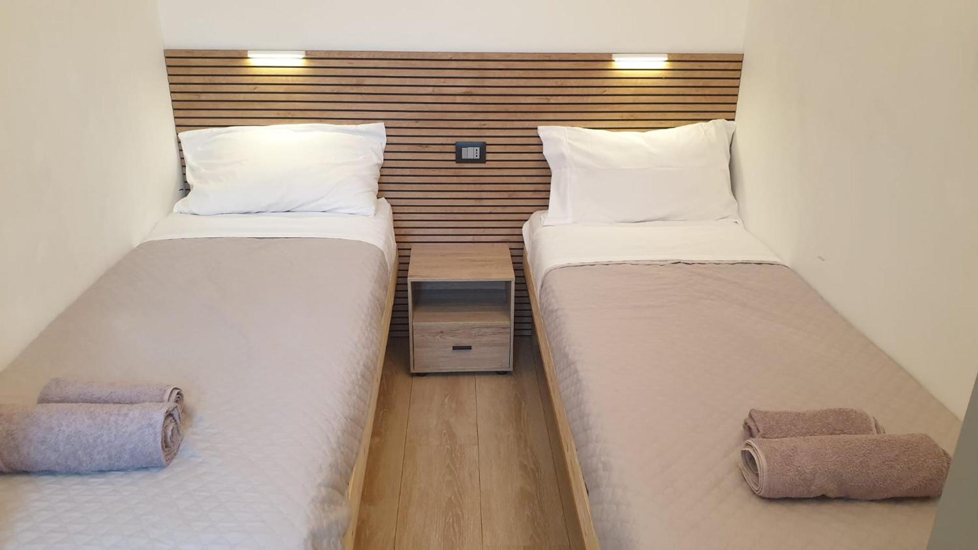 Your Lovely Home, Porta Venezia-1 Queen Bed, 3 Single Beds, 1 Sofa Bed- Milano Eksteriør billede
