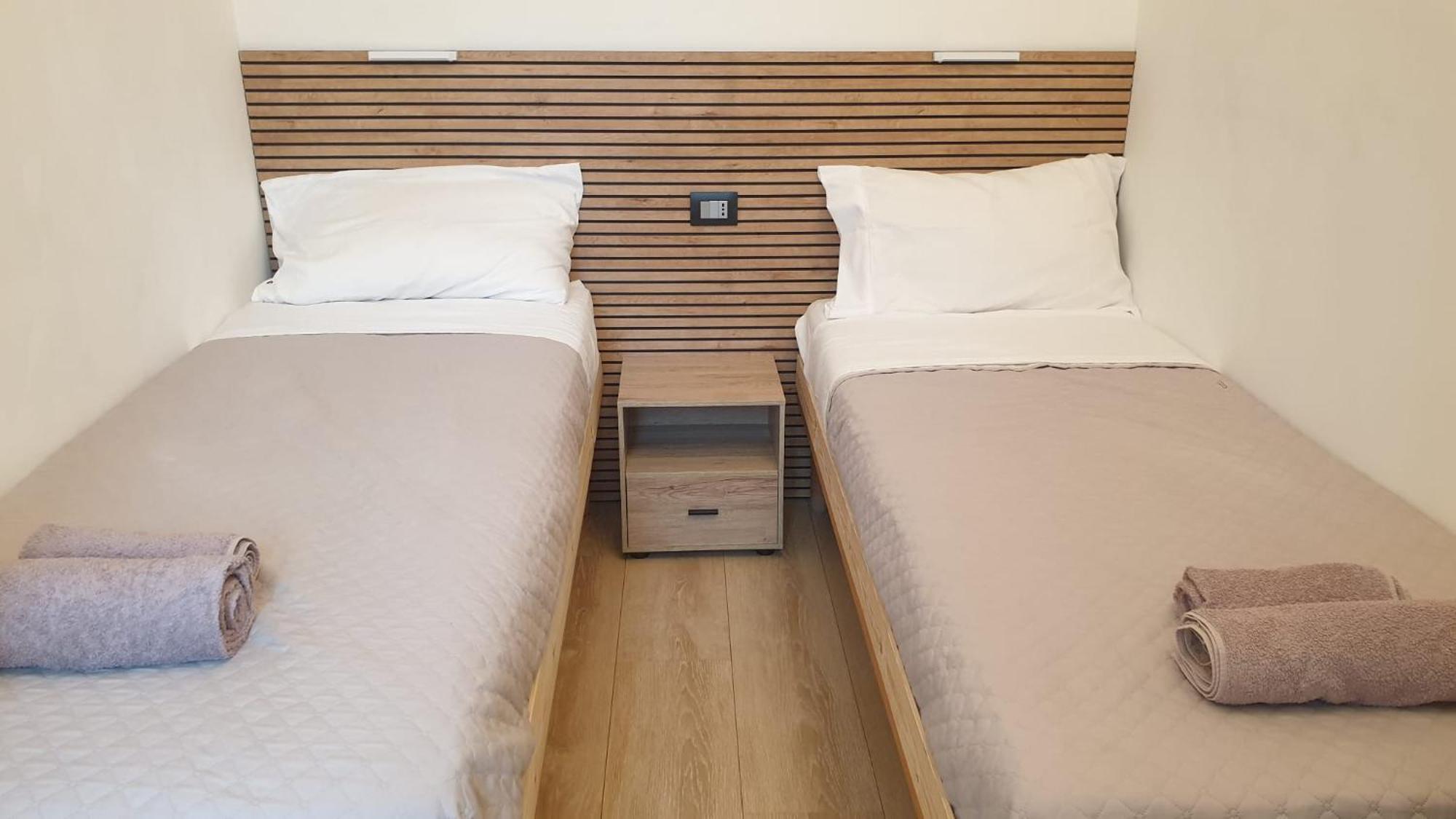 Your Lovely Home, Porta Venezia-1 Queen Bed, 3 Single Beds, 1 Sofa Bed- Milano Eksteriør billede